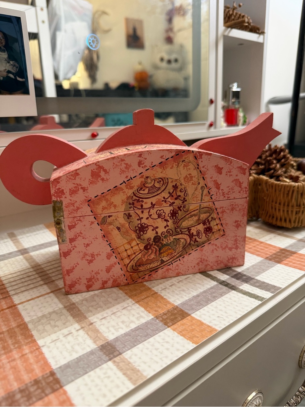 Decorative Pink Teapot-Shaped Wooden Box – Charming Tea-Themed Accent
